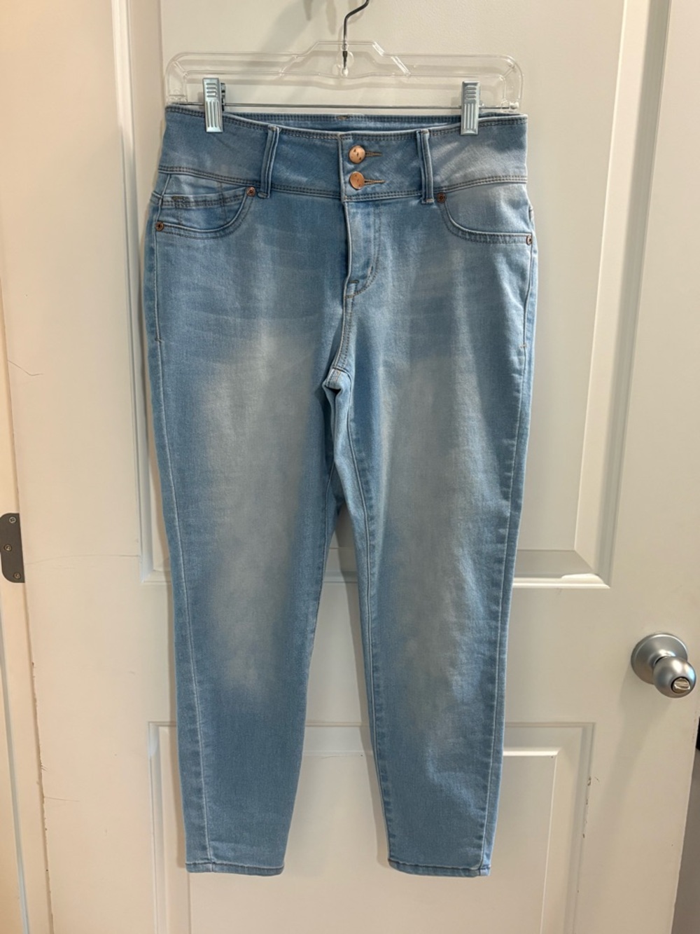 High-Rise Light Blue Women's Jeggings — Stretchy Tapered Fit